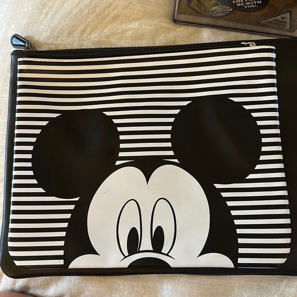 Cakeworthy Disney Mickey Mouse Clutch / Cosmetic Case